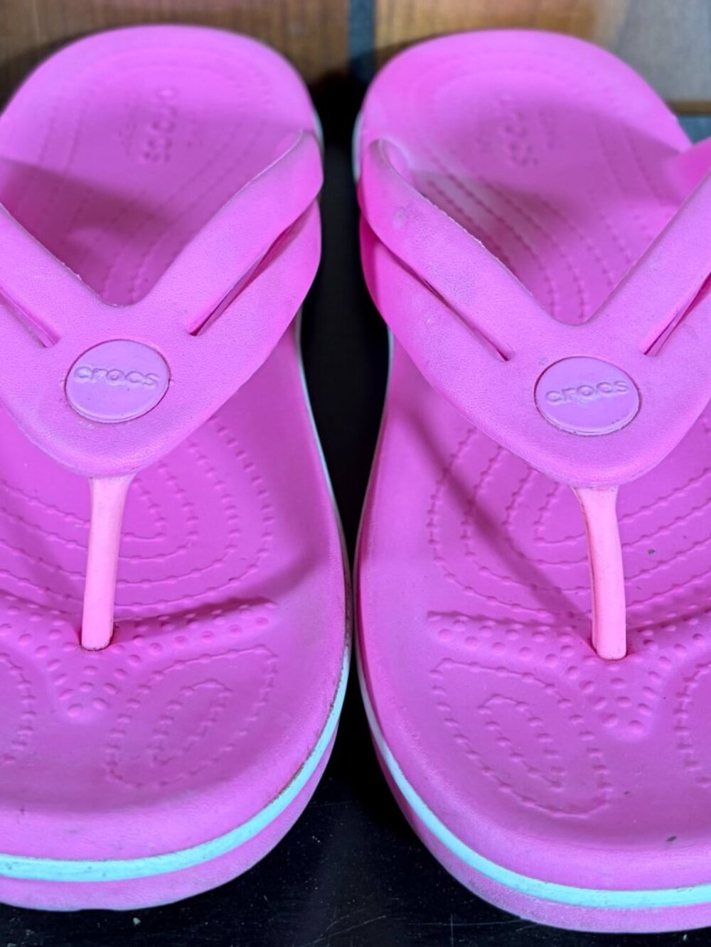 Crocs Neon Hot Pink Crocbands Flip Flops Sandals Womens Sz 8 Thong Beach Summer